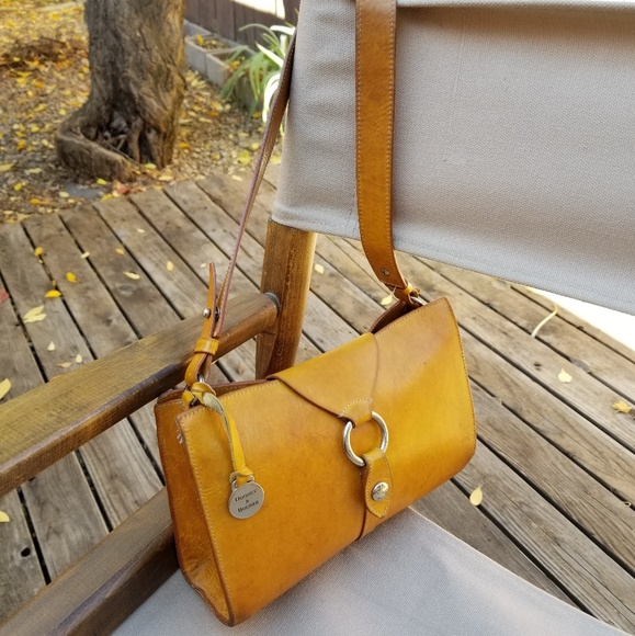 Dooney & Bourke Handbags - Vintage Dooney & Bourke Shoulder Handbag